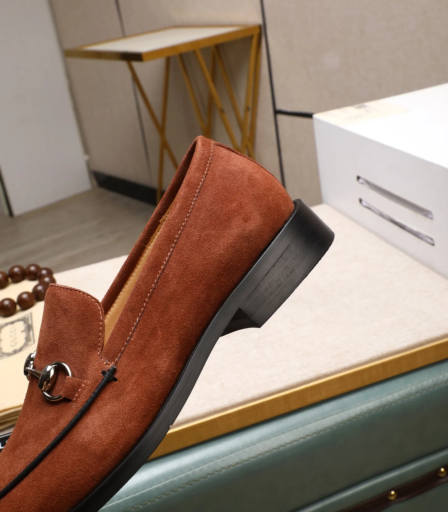 Men's shoes 💰520 (all cowhide) GUCCI high-end formal leather shoes. Original imported first-layer calfskin from Italy. Water-dyed cowhide lining. Original hardware. I believe you will be impressed from the first time you see it. The avant-garde style can no longer fully interpret its elegance. AAA grade rubber outsole. Super comfortable. The original last from the counter ensures its original version and quality. The simple upper ensures its comfort and breathability. A pair of truly good shoes has its own unique soul, prestigious quality, regular size 38-44
